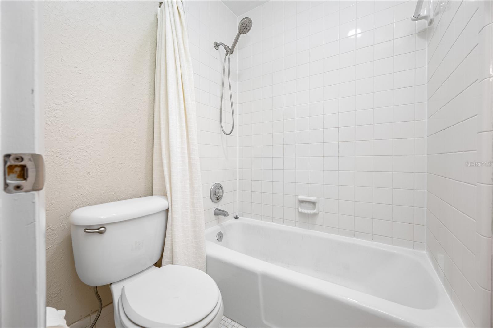 Image 52 of 70 For 140 Michaels Circle