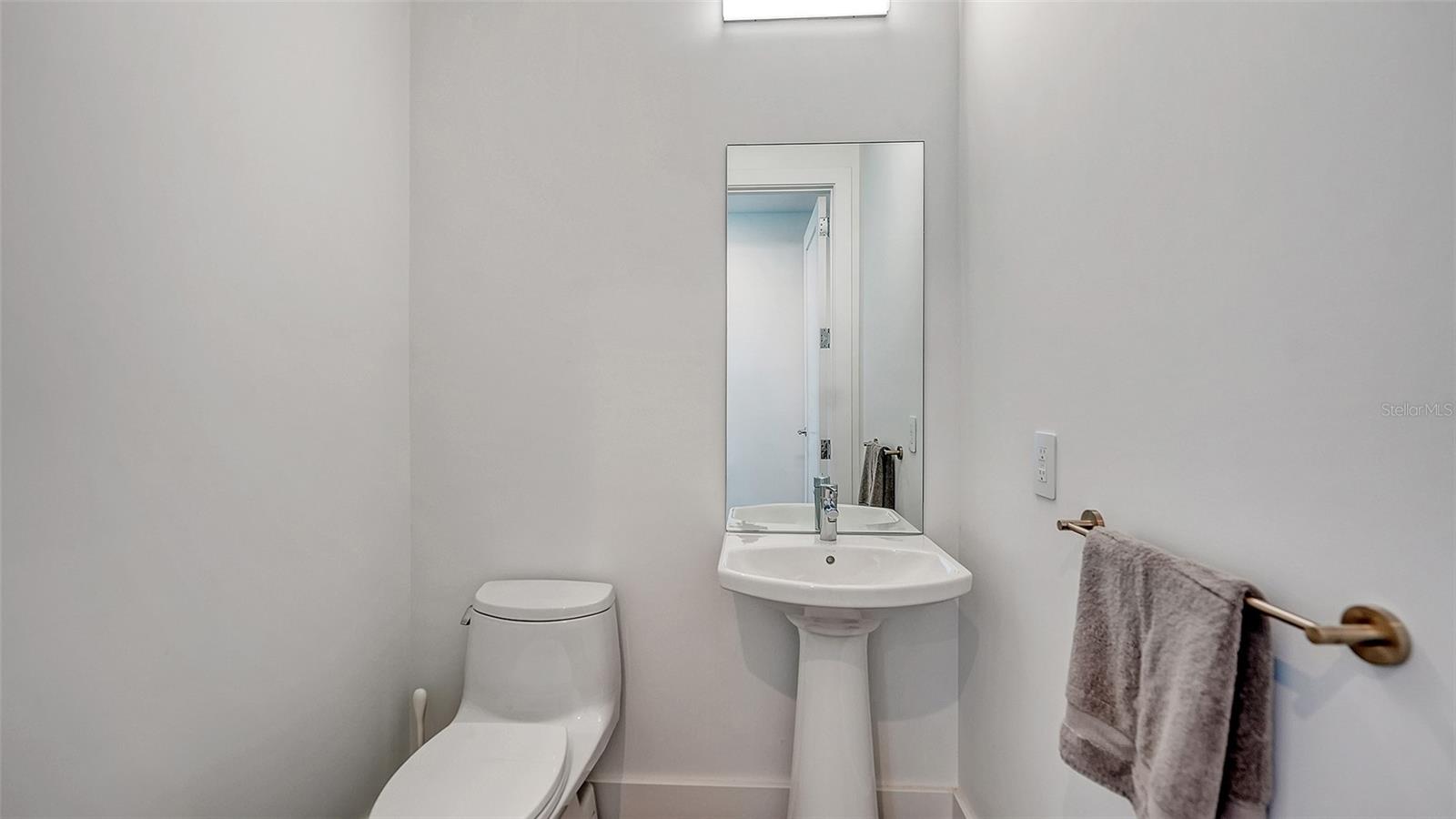 Image 24 of 66 For 1155 Gulfstream Avenue 1704