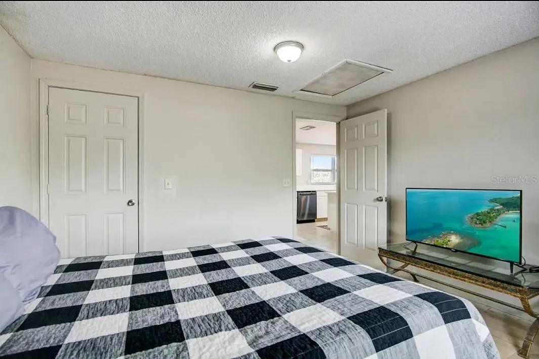 Image 10 of 18 For 1002 Vine Avenue