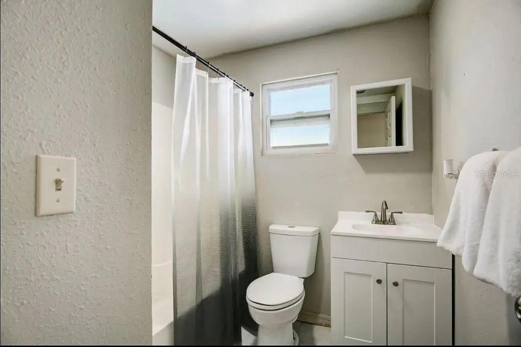 Image 16 of 18 For 1002 Vine Avenue