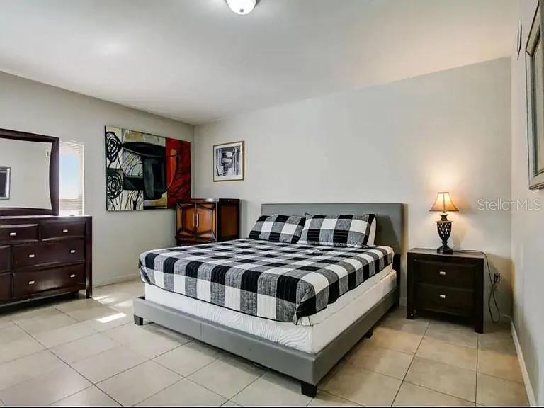 Image 8 of 18 For 1002 Vine Avenue