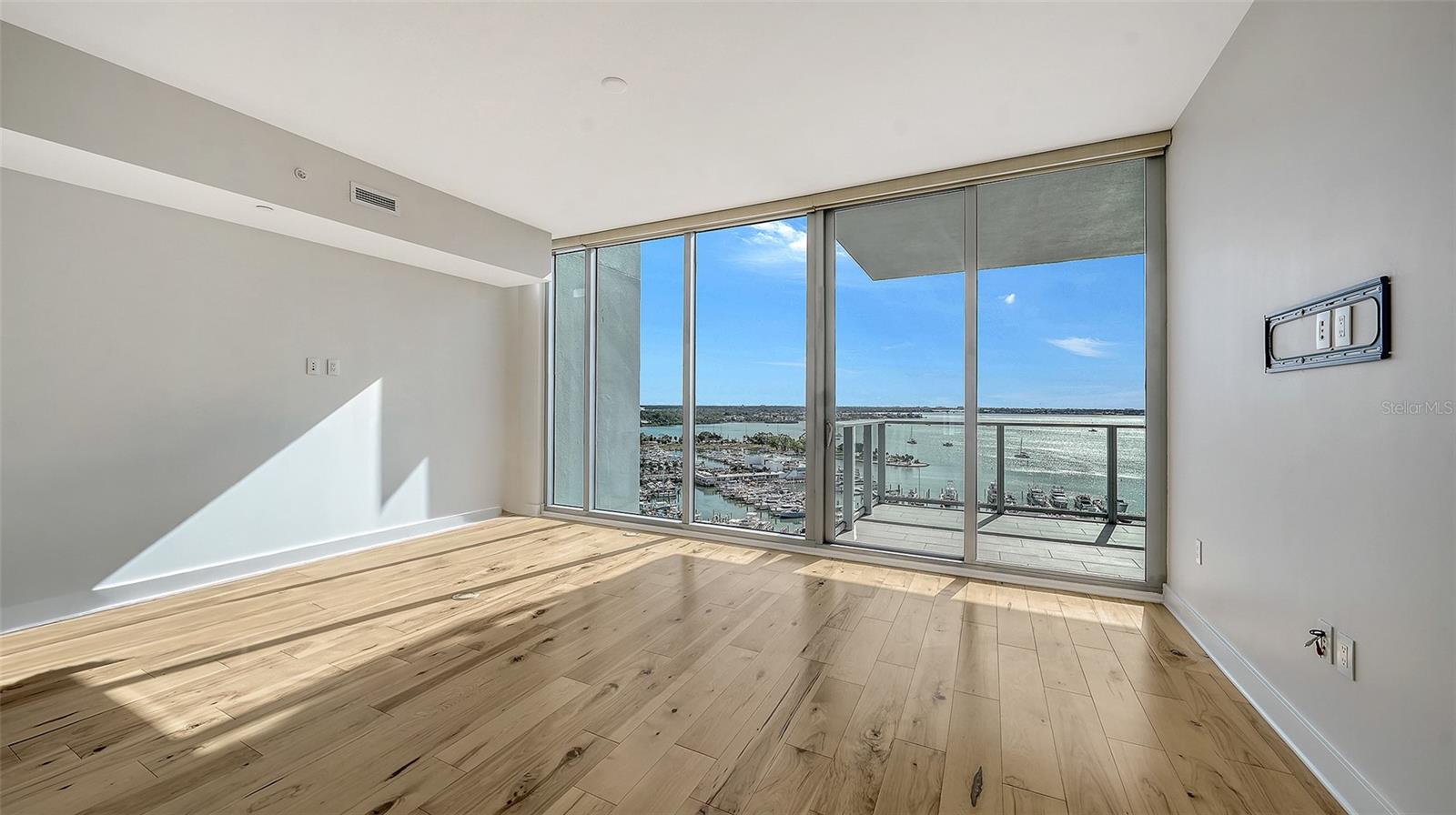 Image 10 of 53 For 1155 Gulfstream Avenue 1506