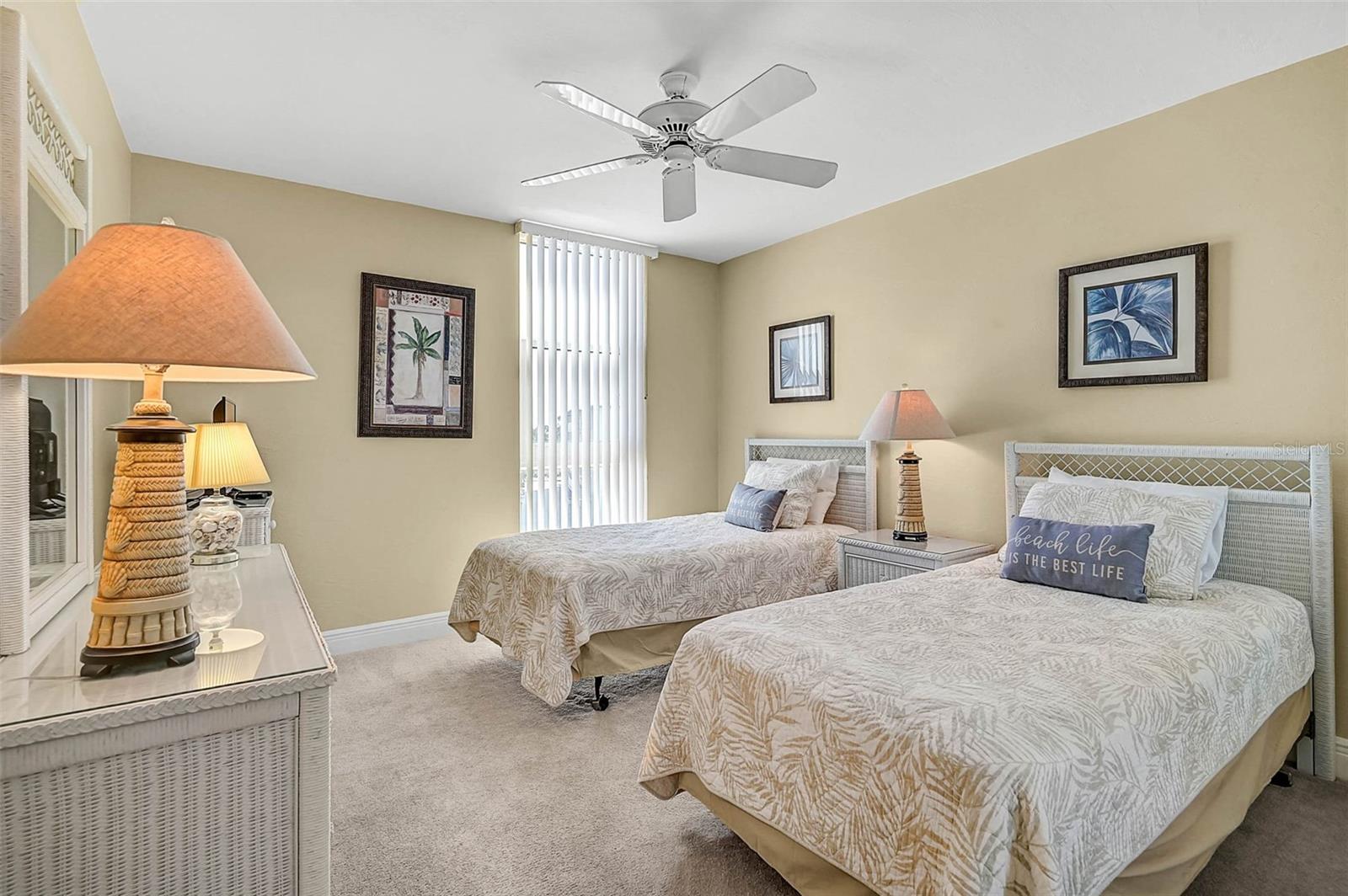 Image 17 of 48 For 6518 Midnight Pass Road 407