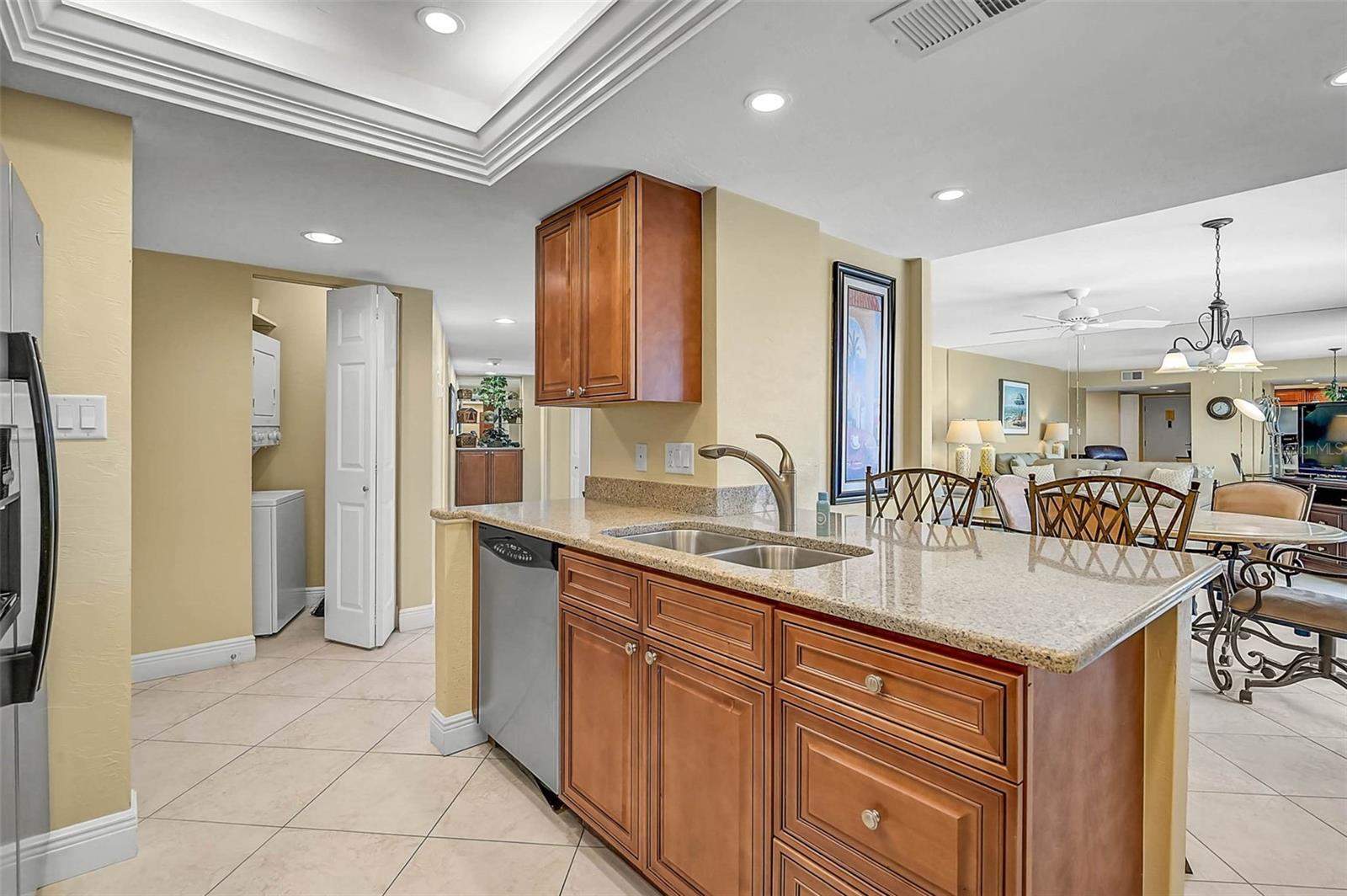 Image 24 of 48 For 6518 Midnight Pass Road 407