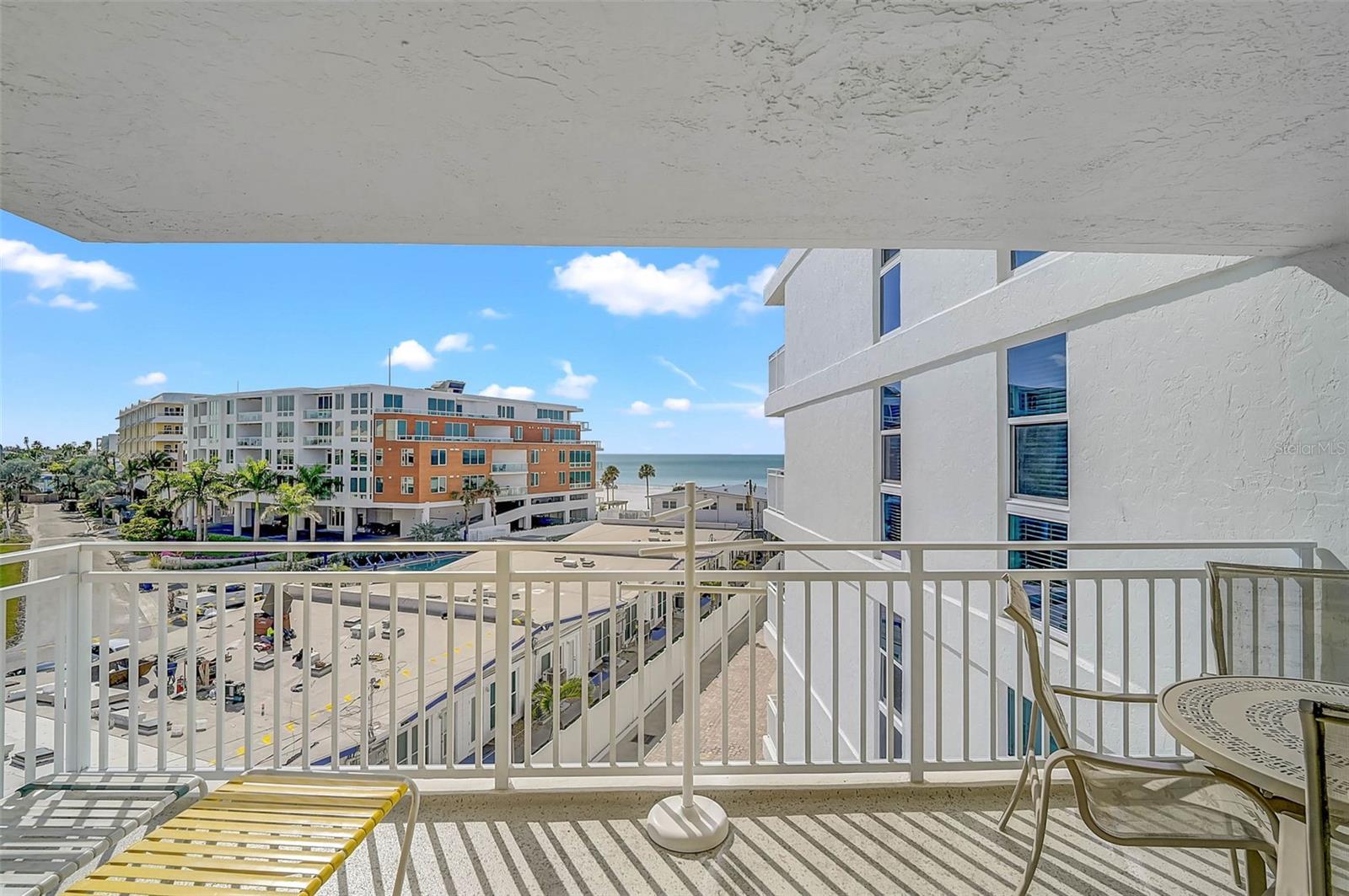 Image 31 of 48 For 6518 Midnight Pass Road 407