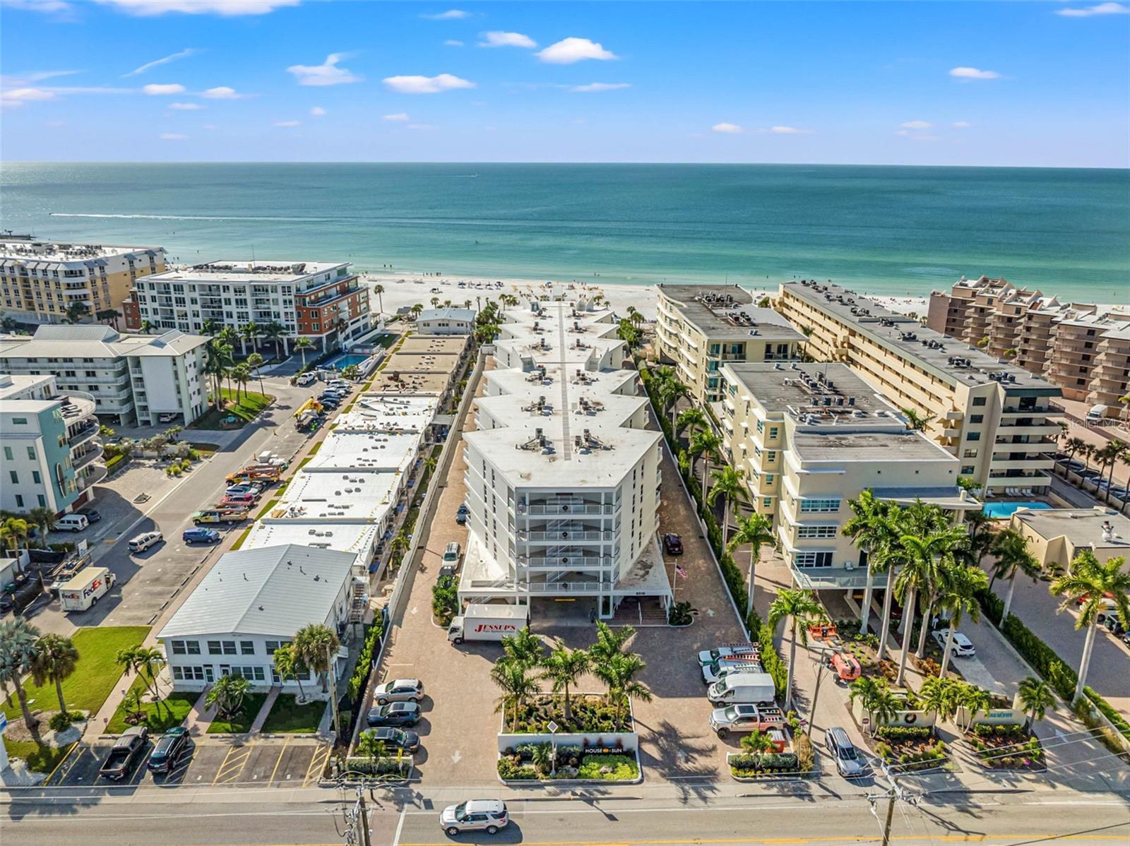 Image 37 of 48 For 6518 Midnight Pass Road 407