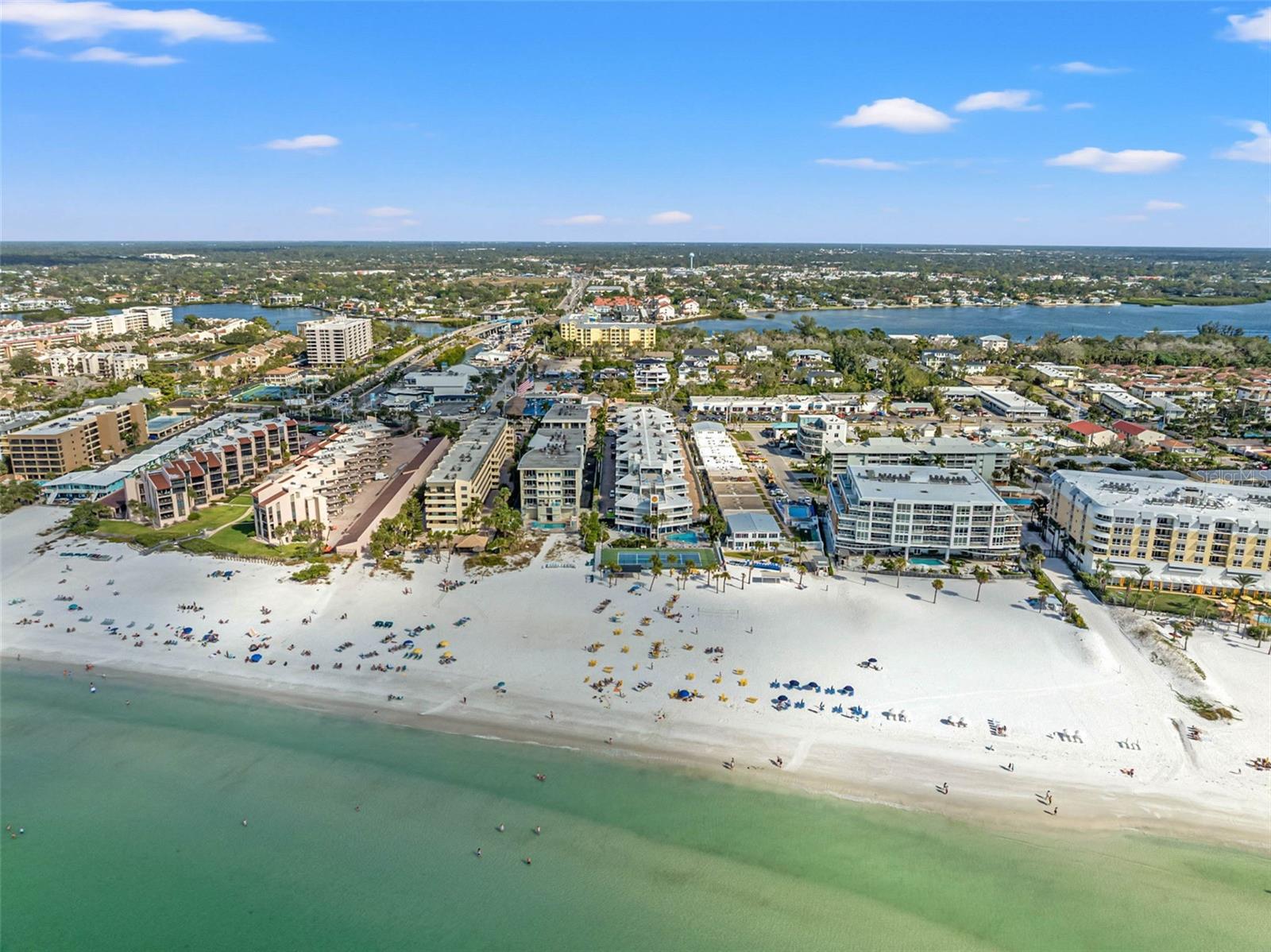 Image 43 of 48 For 6518 Midnight Pass Road 407