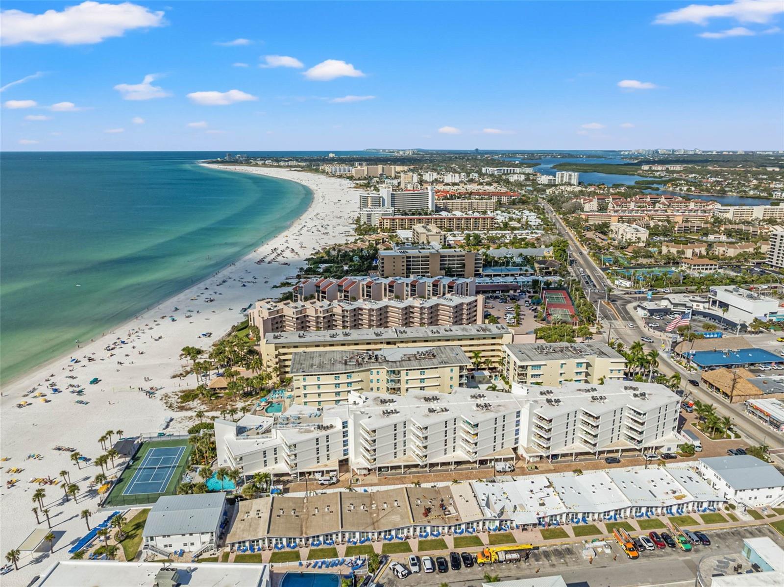 Image 44 of 48 For 6518 Midnight Pass Road 407