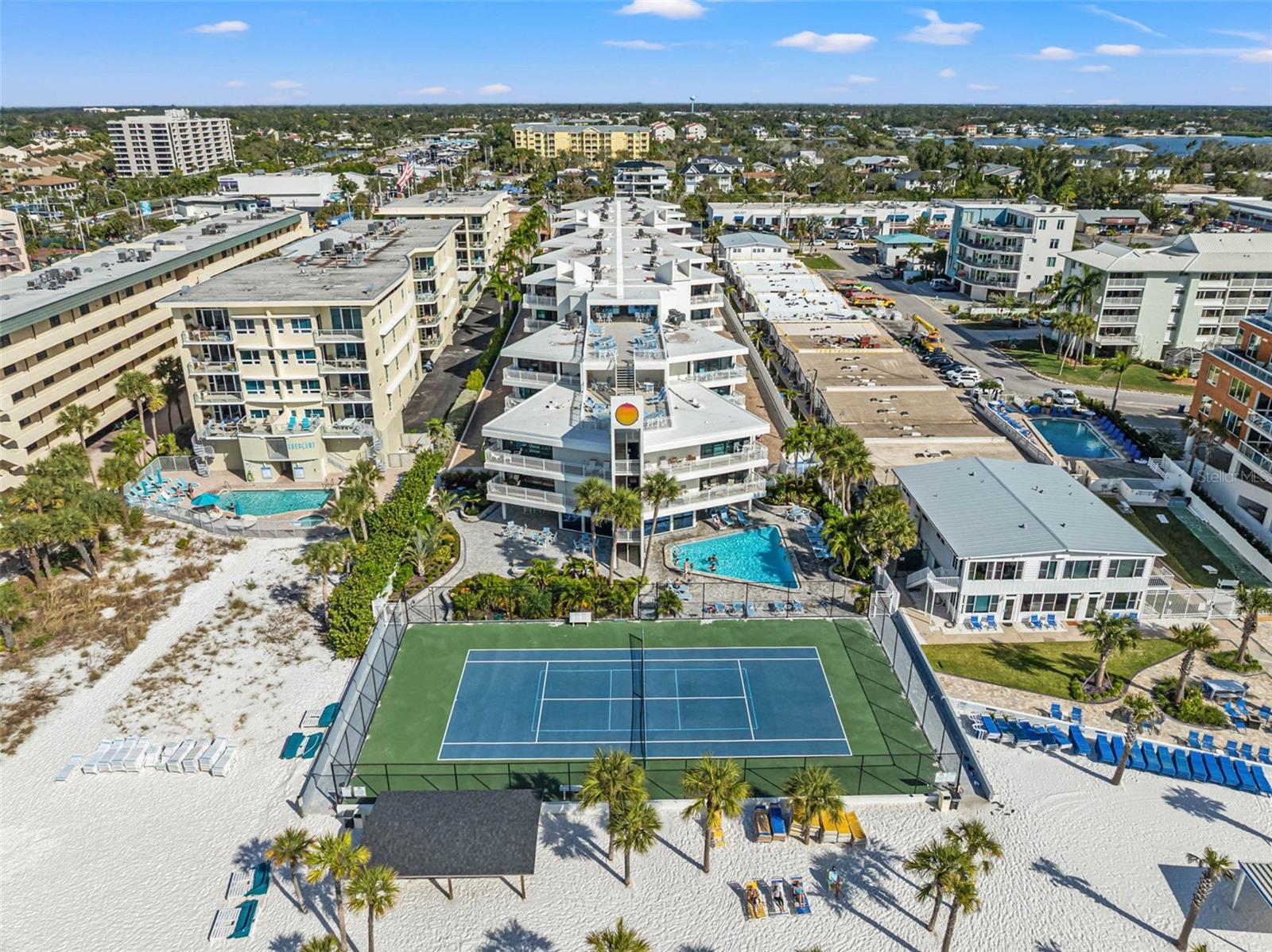 Image 46 of 48 For 6518 Midnight Pass Road 407