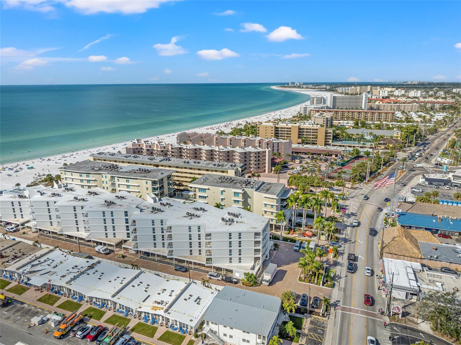 Image 8 of 48 For 6518 Midnight Pass Road 407