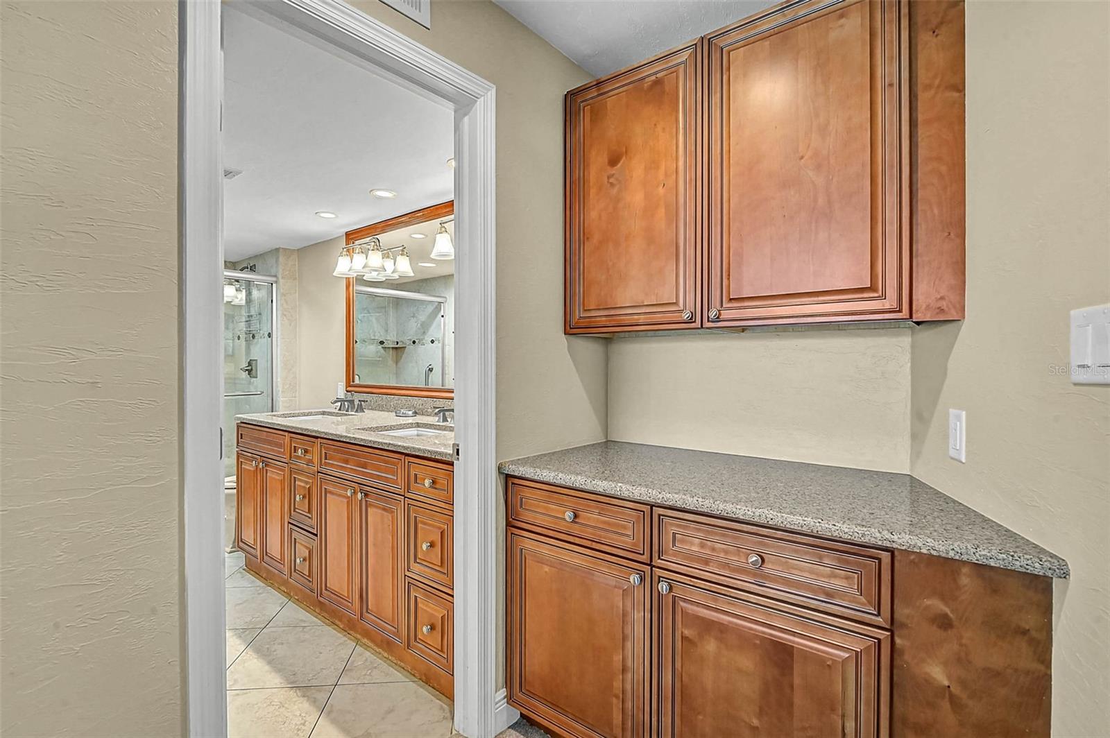 Image 9 of 48 For 6518 Midnight Pass Road 407