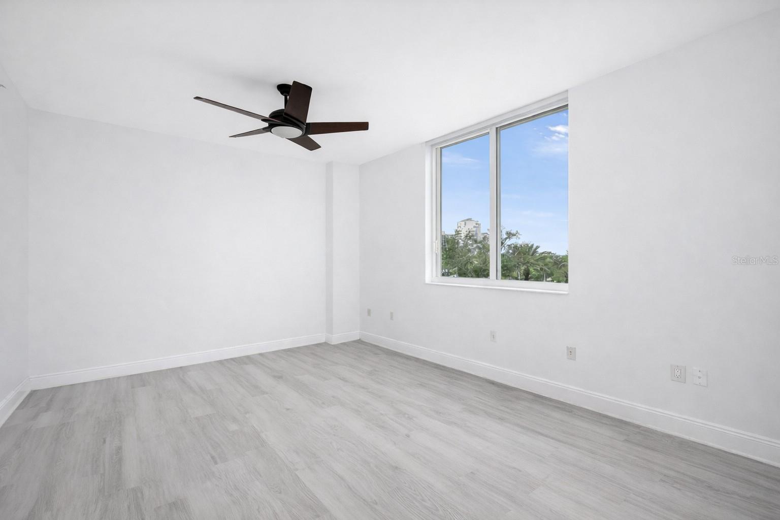 Image 17 of 51 For 800 Tamiami Trail 307