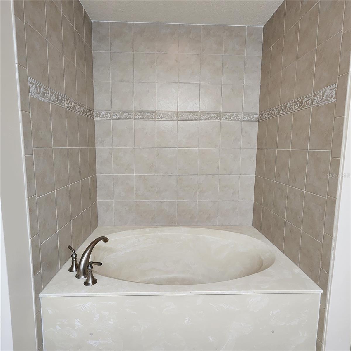 Image 21 of 51 For 800 Tamiami Trail 307