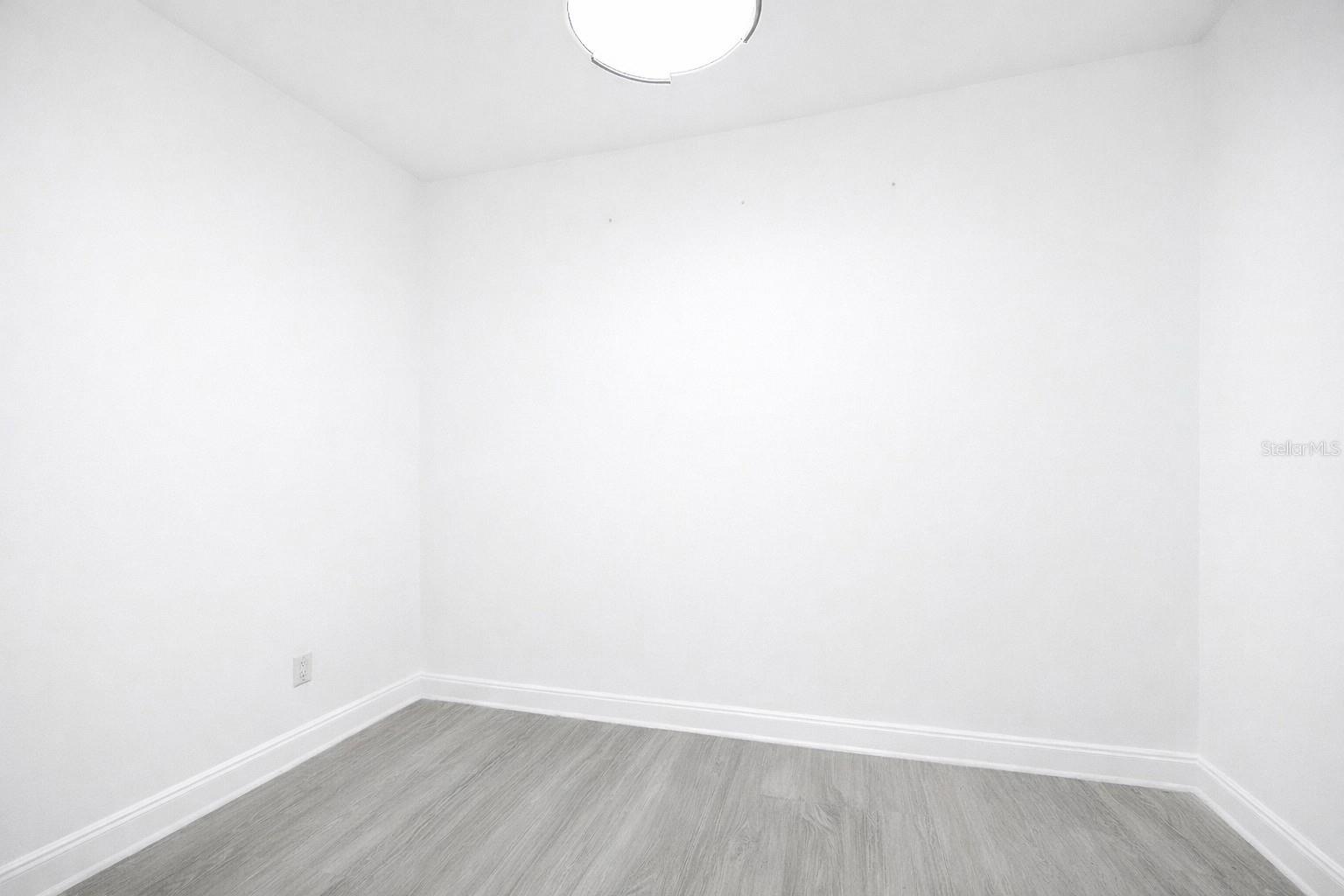 Image 26 of 51 For 800 Tamiami Trail 307