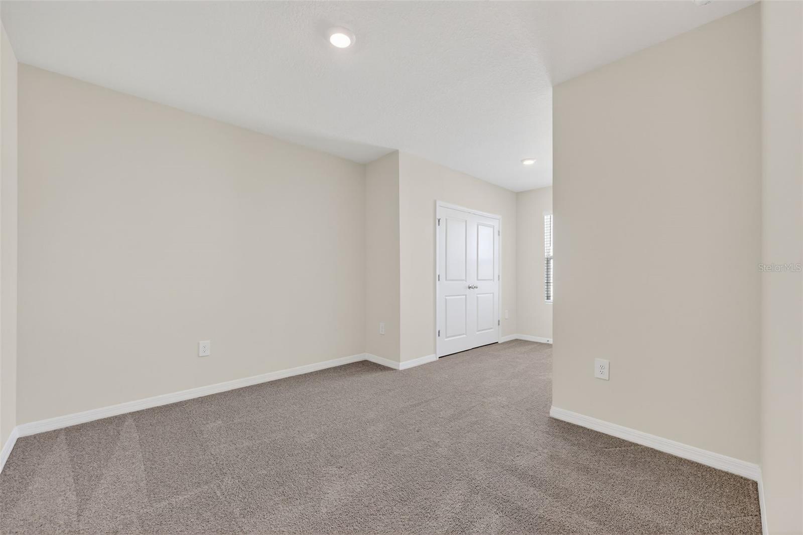 Image 18 of 54 For 17721 Crescent Moon Loop