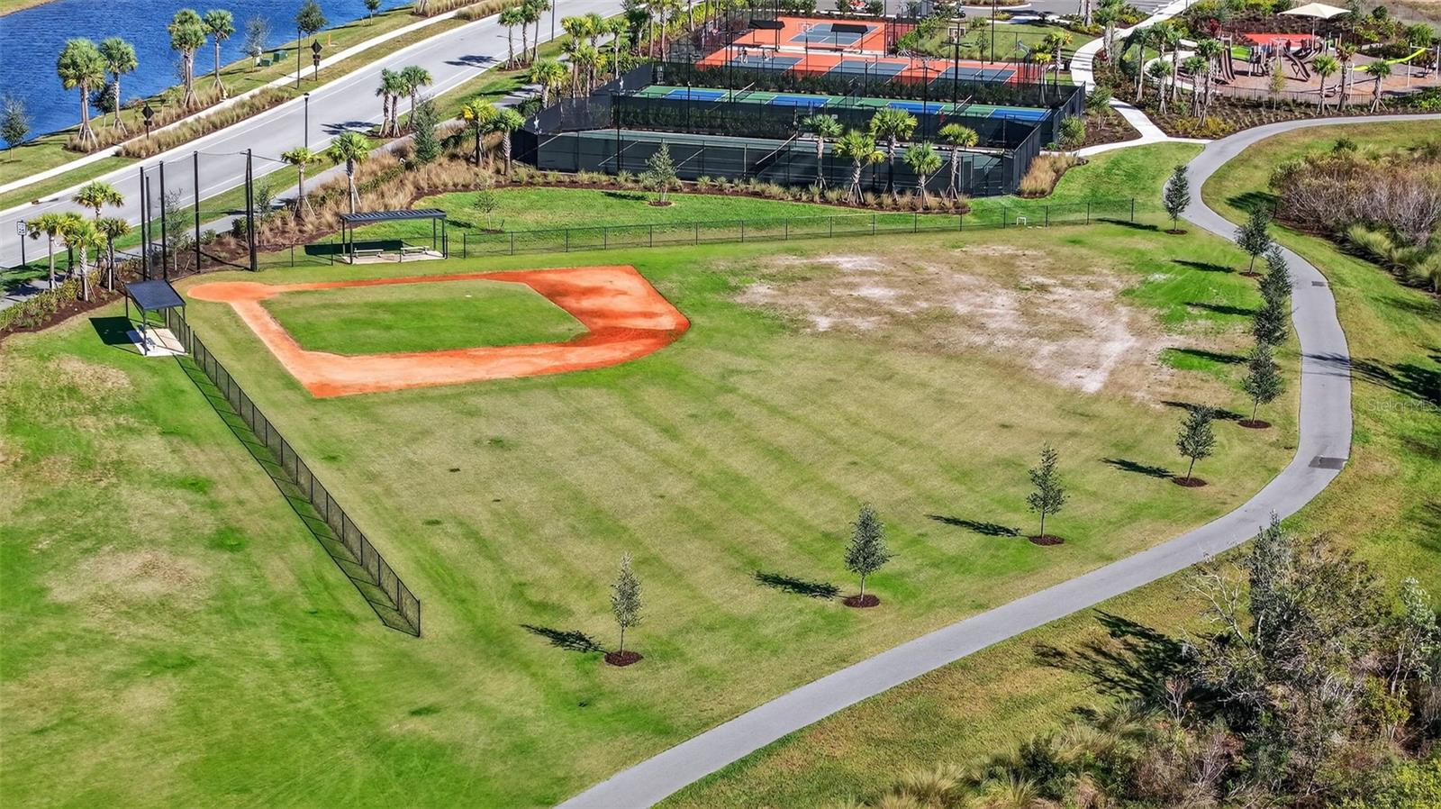 Image 24 of 54 For 17721 Crescent Moon Loop