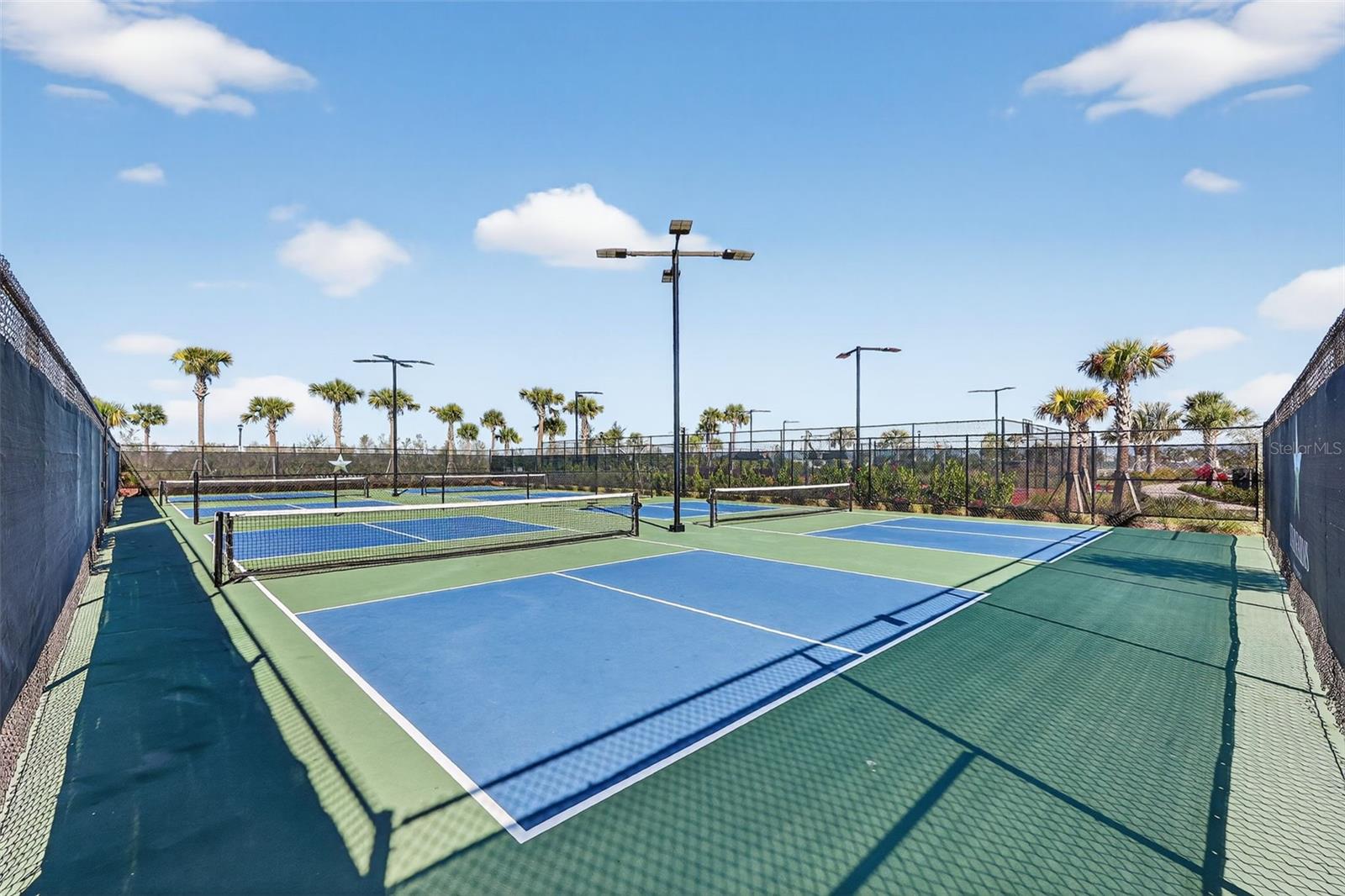 Image 34 of 54 For 17721 Crescent Moon Loop