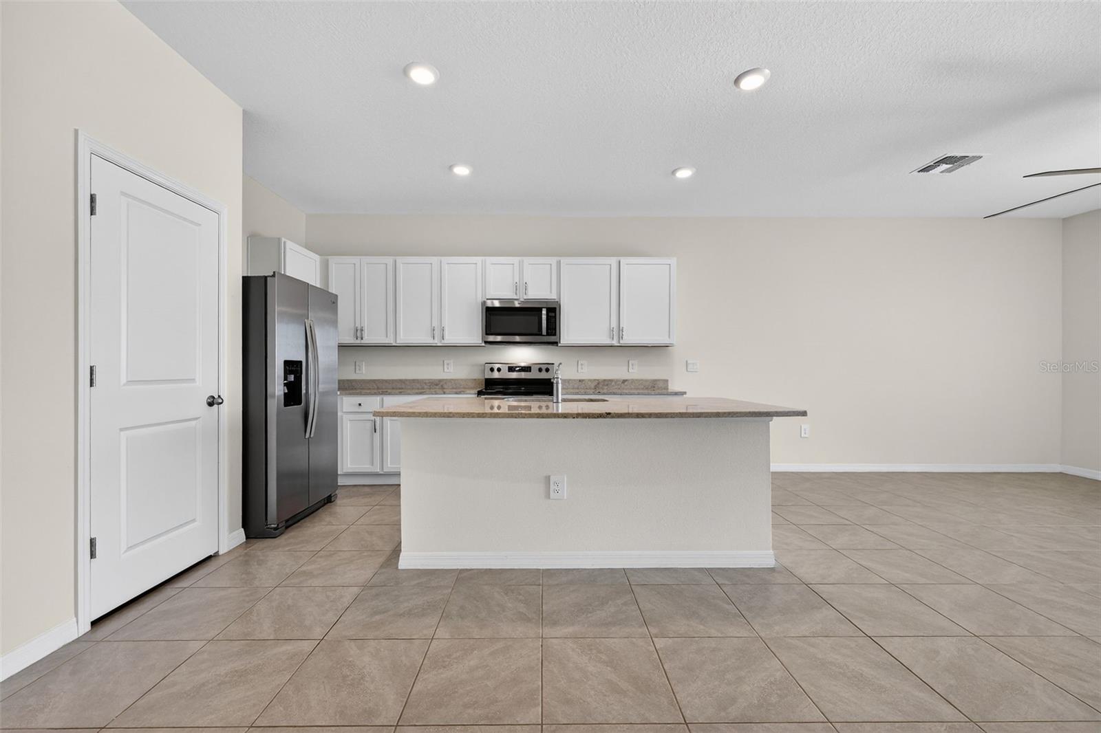 Image 4 of 54 For 17721 Crescent Moon Loop