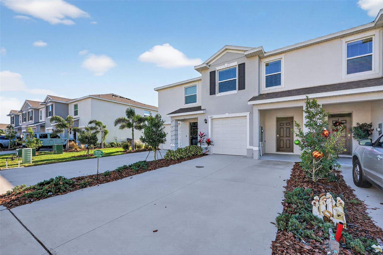 Image 54 of 54 For 17721 Crescent Moon Loop