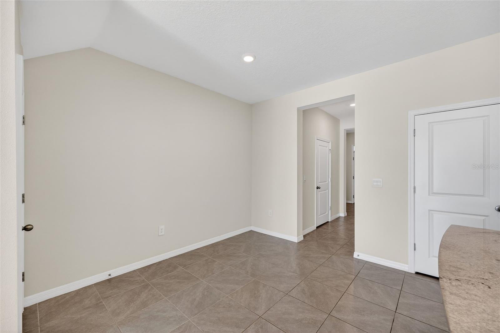 Image 6 of 54 For 17721 Crescent Moon Loop