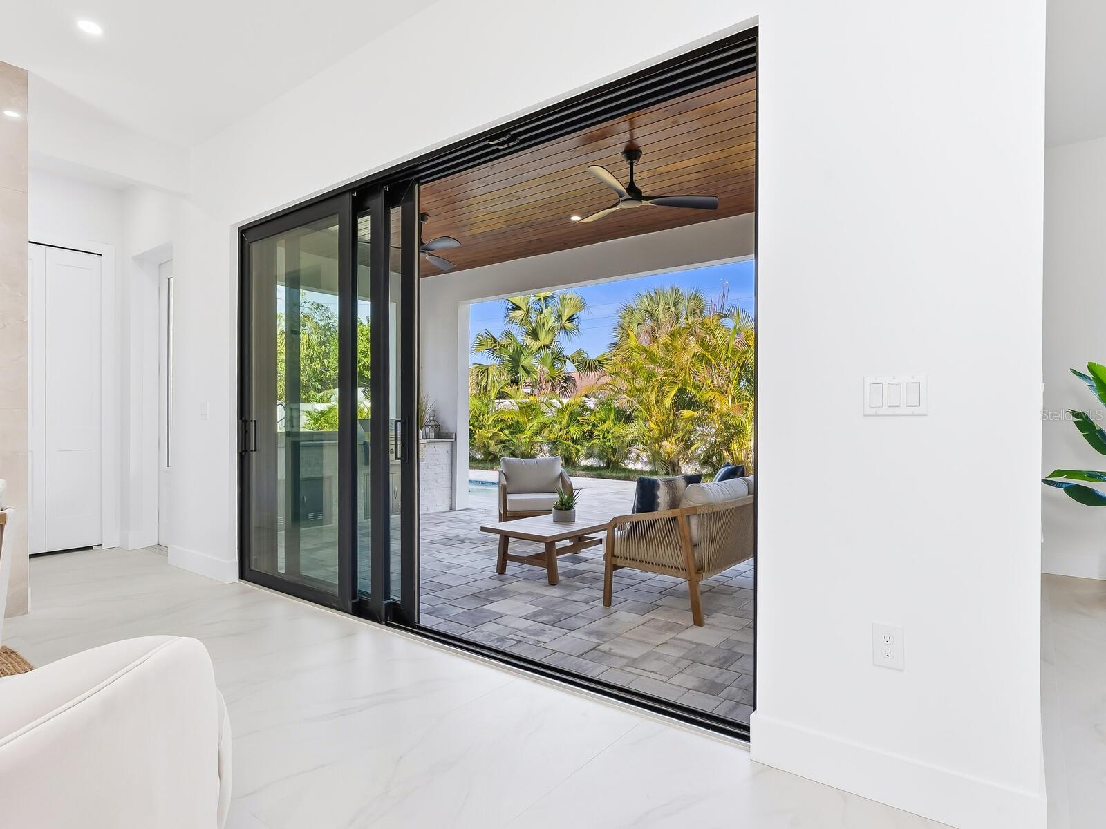 Image 20 of 45 For 2303 Loma Linda Street