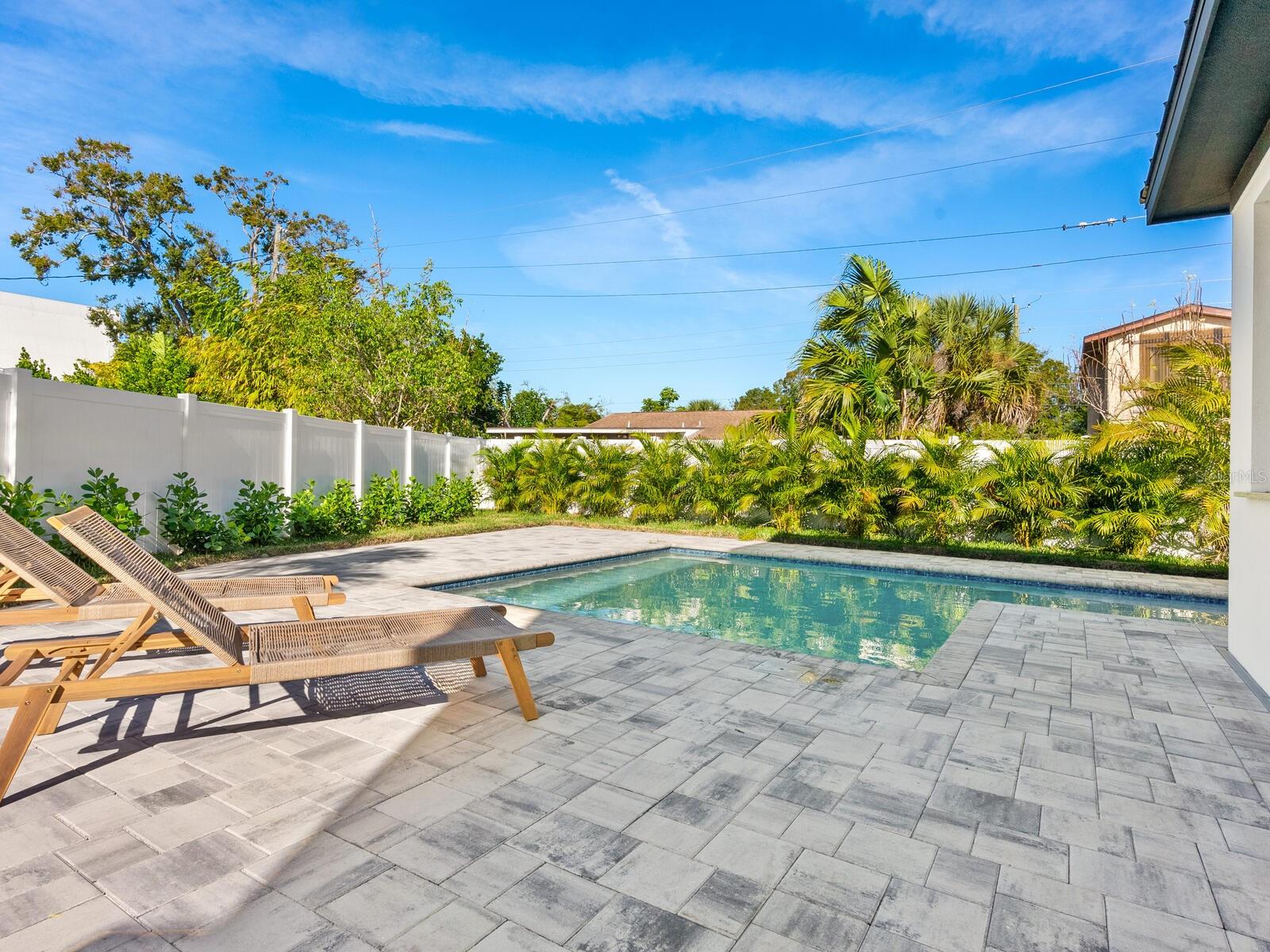 Image 36 of 45 For 2303 Loma Linda Street