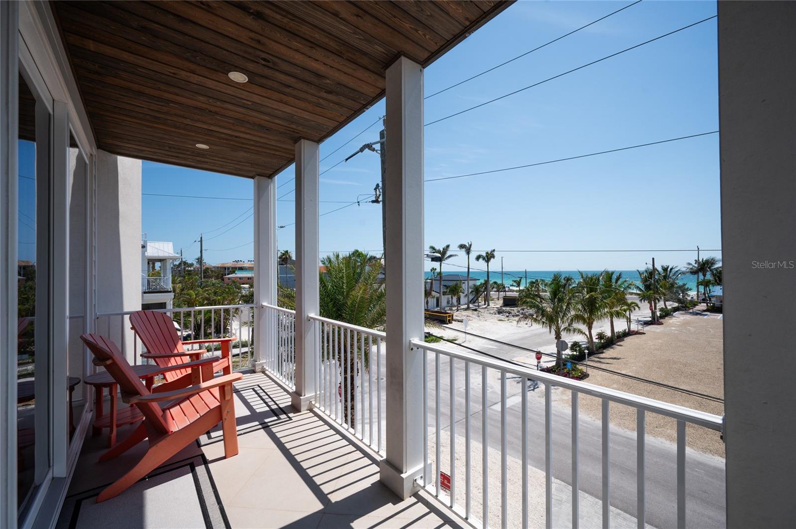 Listing photo id 11 for 2201 Avenue C