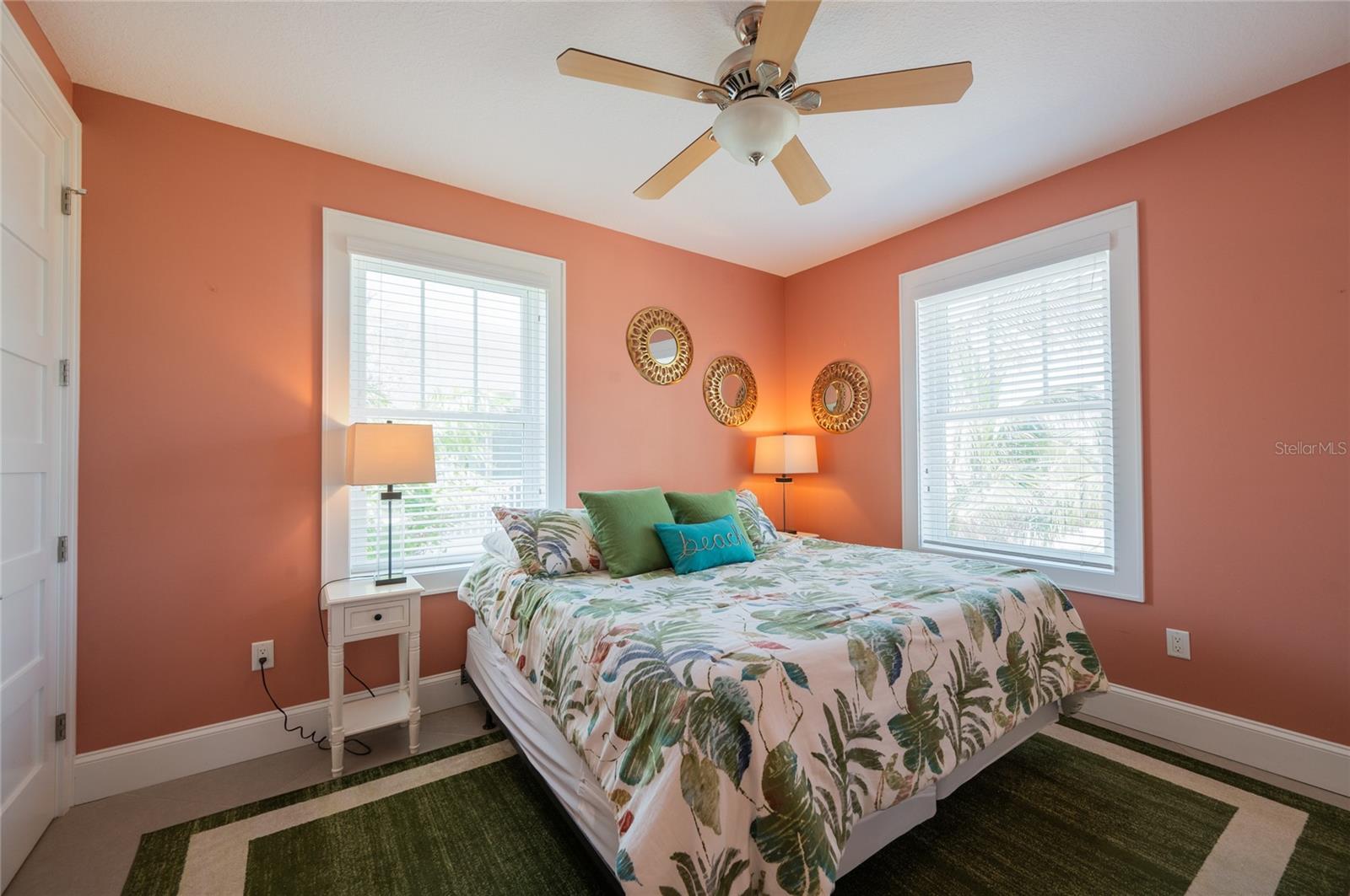 Listing photo id 16 for 2201 Avenue C