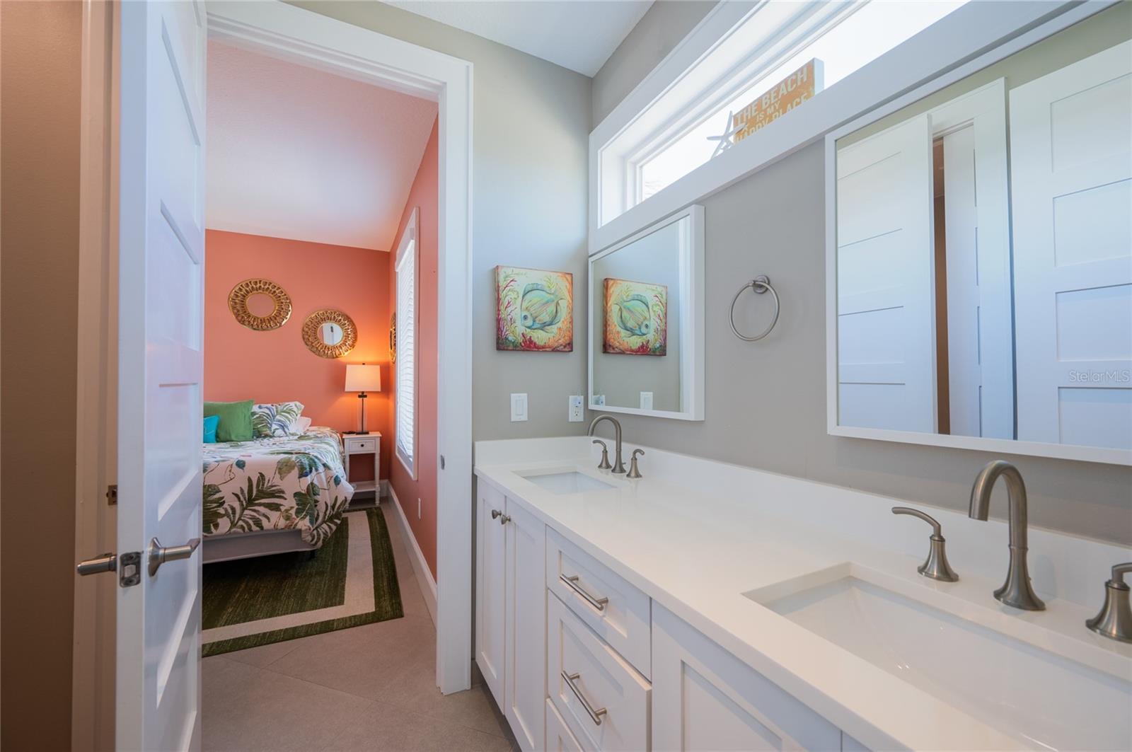 Listing photo id 17 for 2201 Avenue C