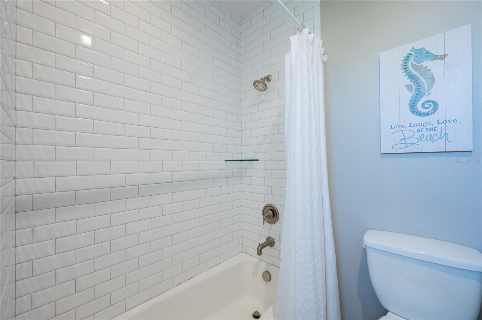 Listing photo id 18 for 2201 Avenue C