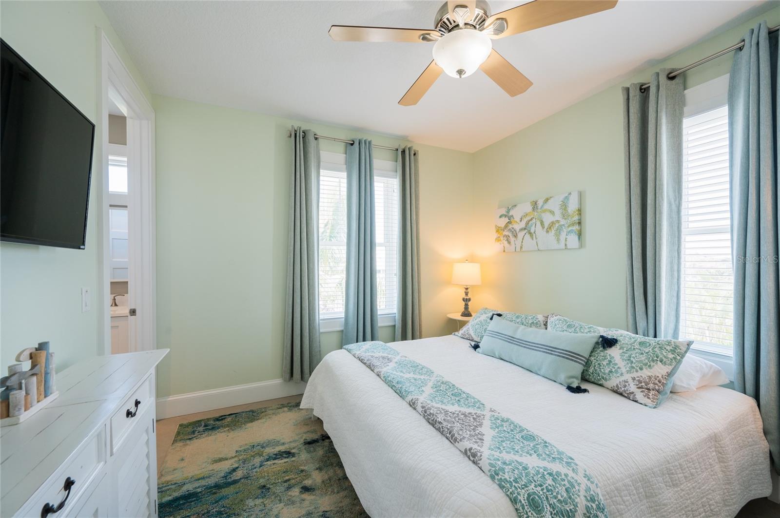 Listing photo id 20 for 2201 Avenue C