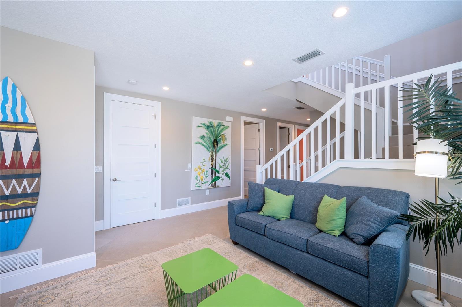 Listing photo id 25 for 2201 Avenue C