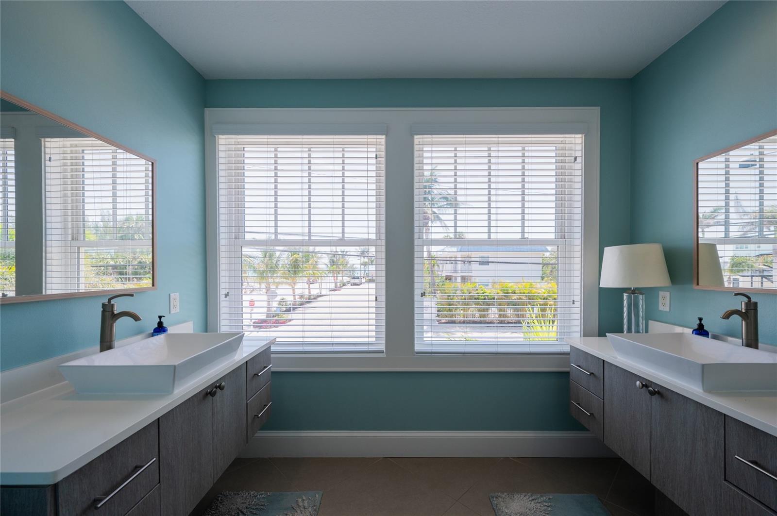 Listing photo id 35 for 2201 Avenue C