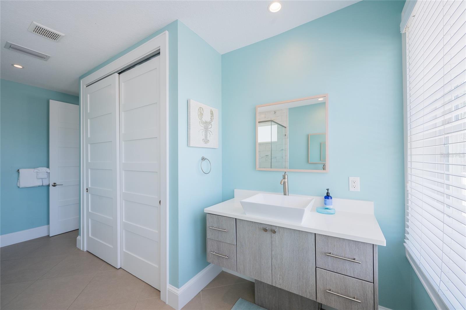 Listing photo id 37 for 2201 Avenue C