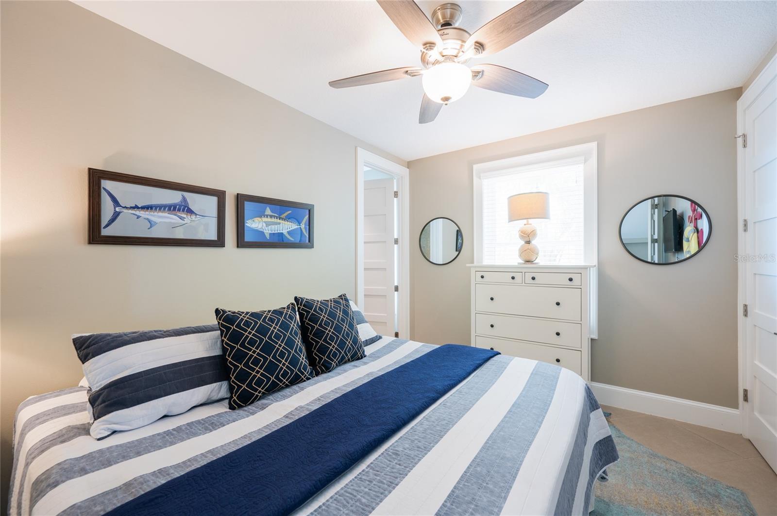 Listing photo id 40 for 2201 Avenue C