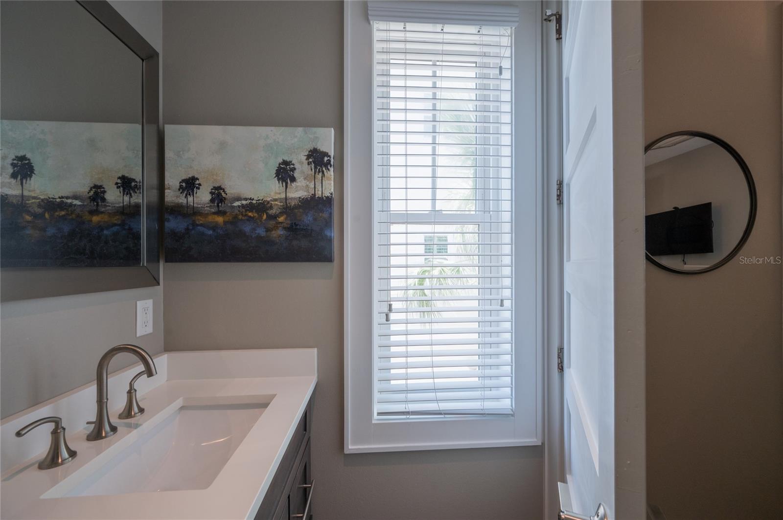 Listing photo id 43 for 2201 Avenue C