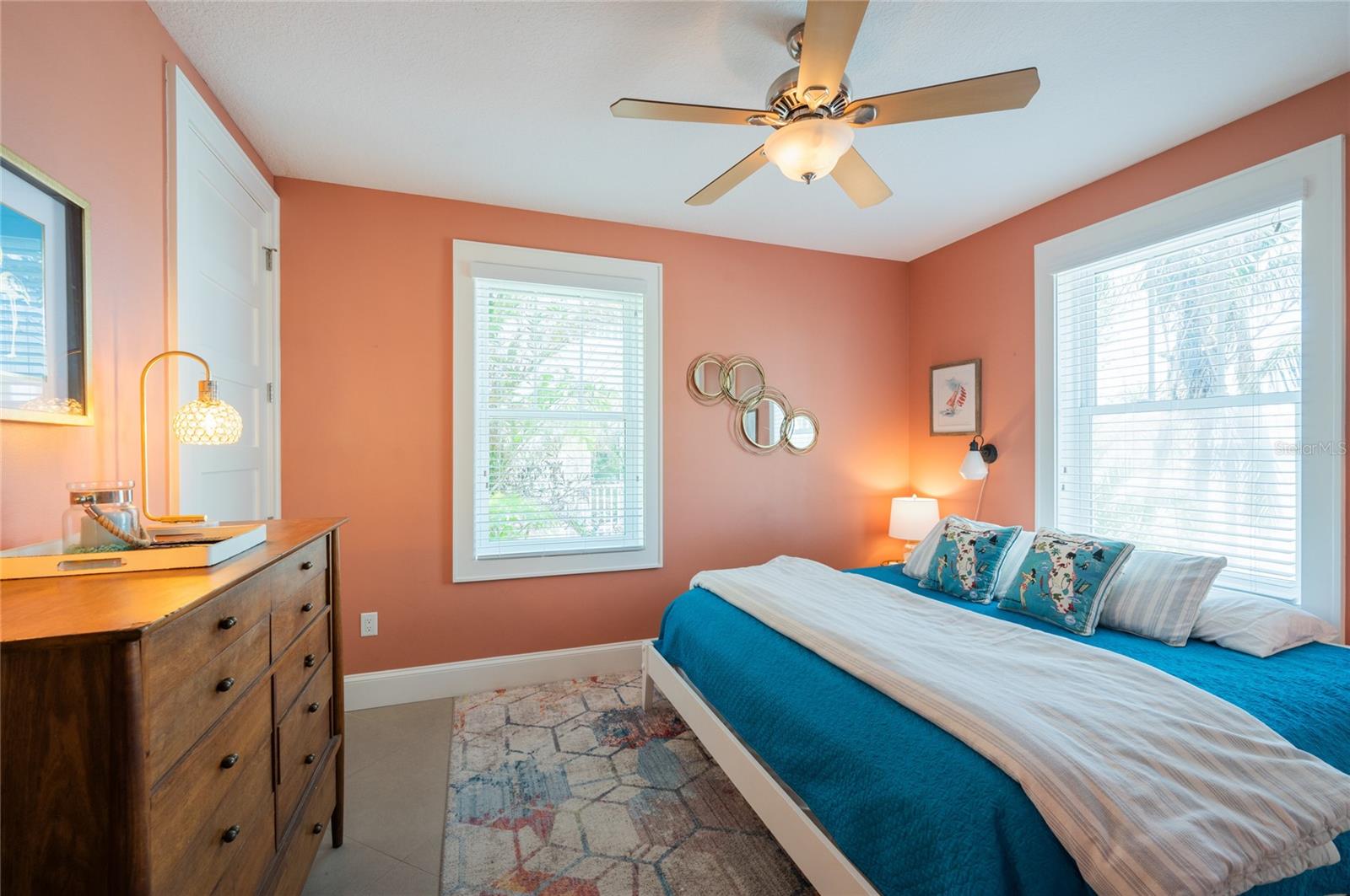 Listing photo id 45 for 2201 Avenue C