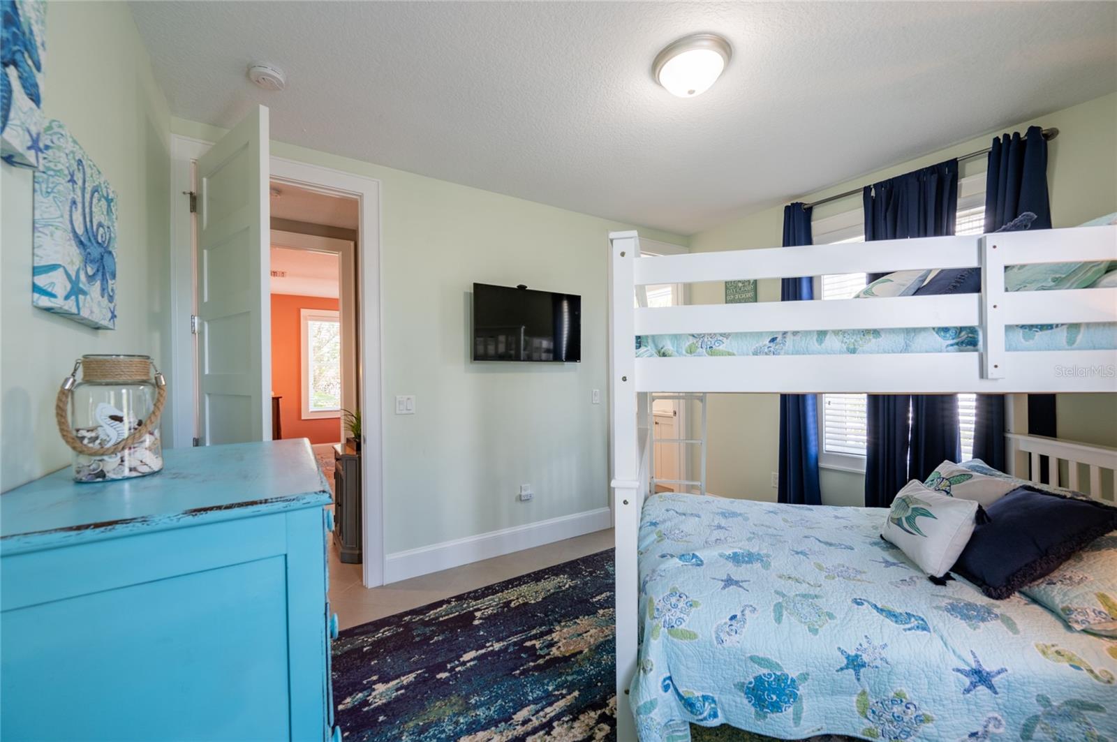 Listing photo id 51 for 2201 Avenue C