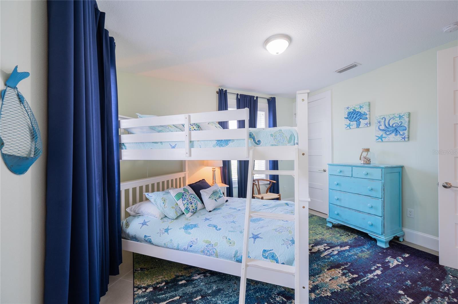 Listing photo id 52 for 2201 Avenue C