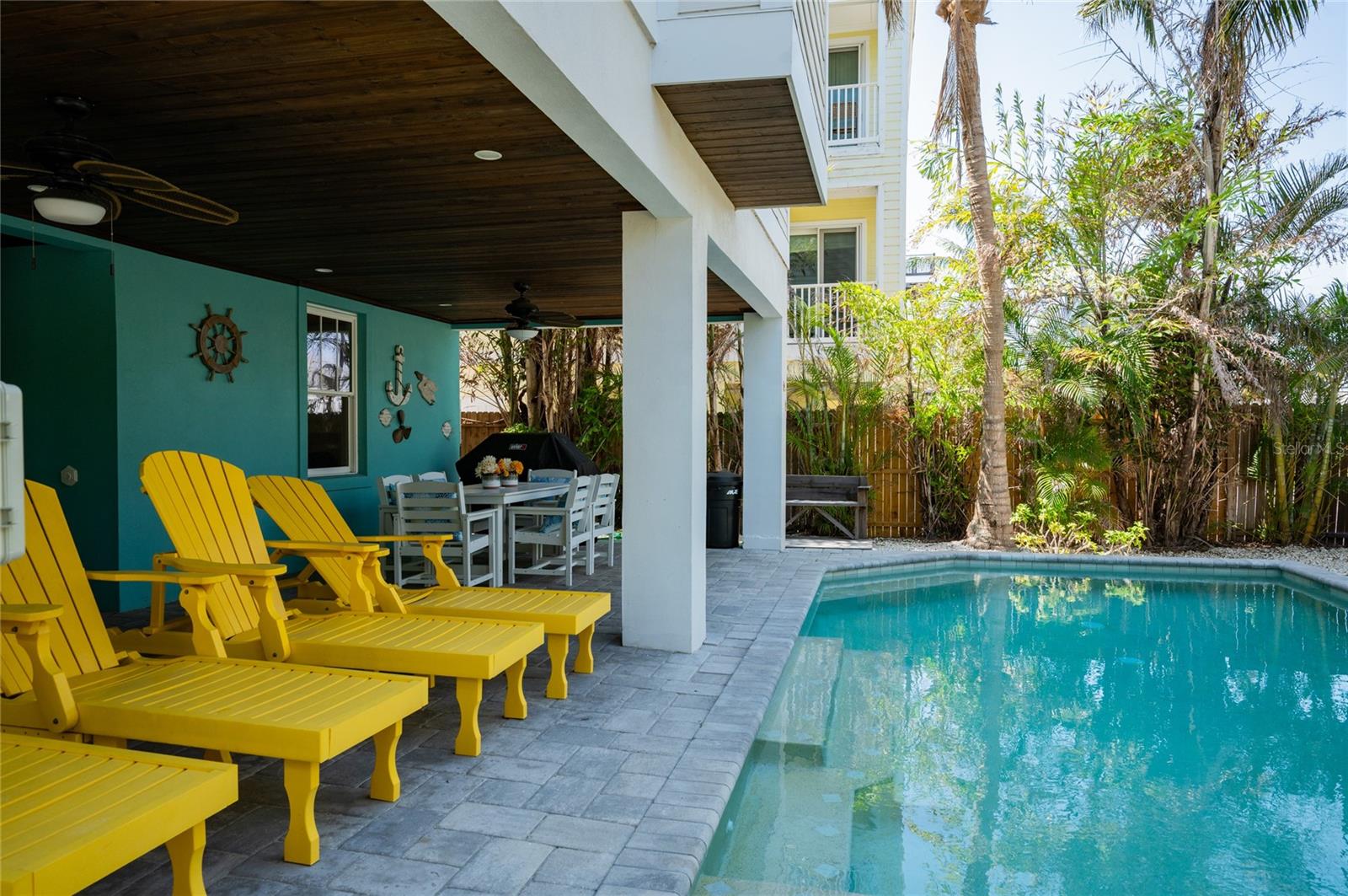 Listing photo id 56 for 2201 Avenue C