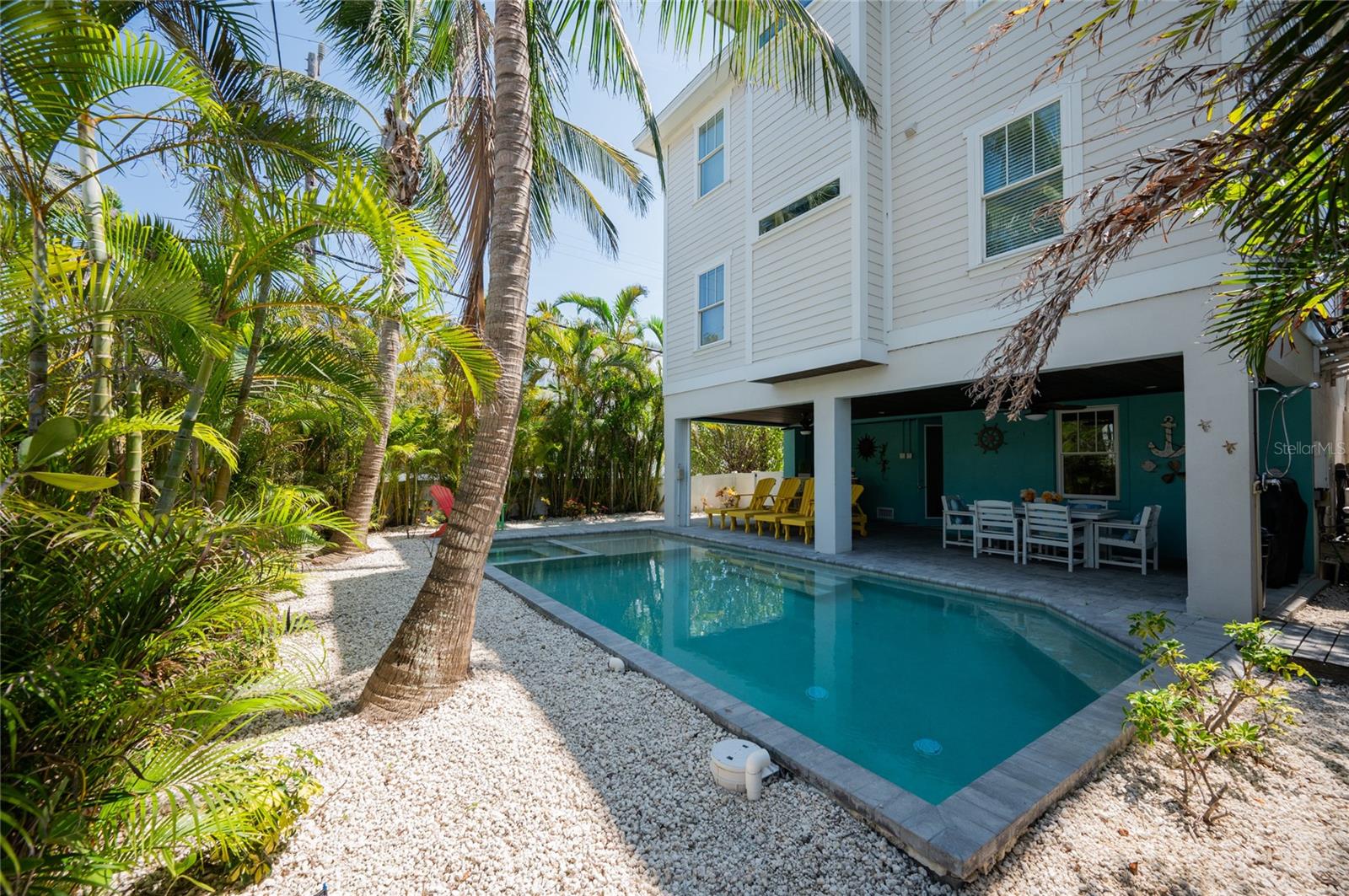 Listing photo id 57 for 2201 Avenue C