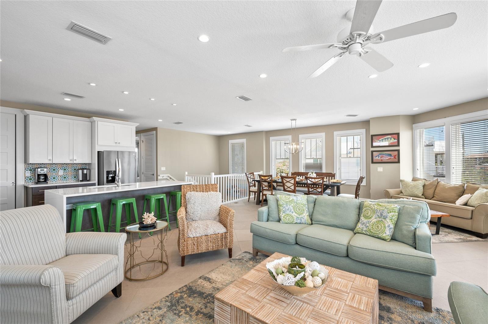 Listing photo id 4 for 2201 Avenue C