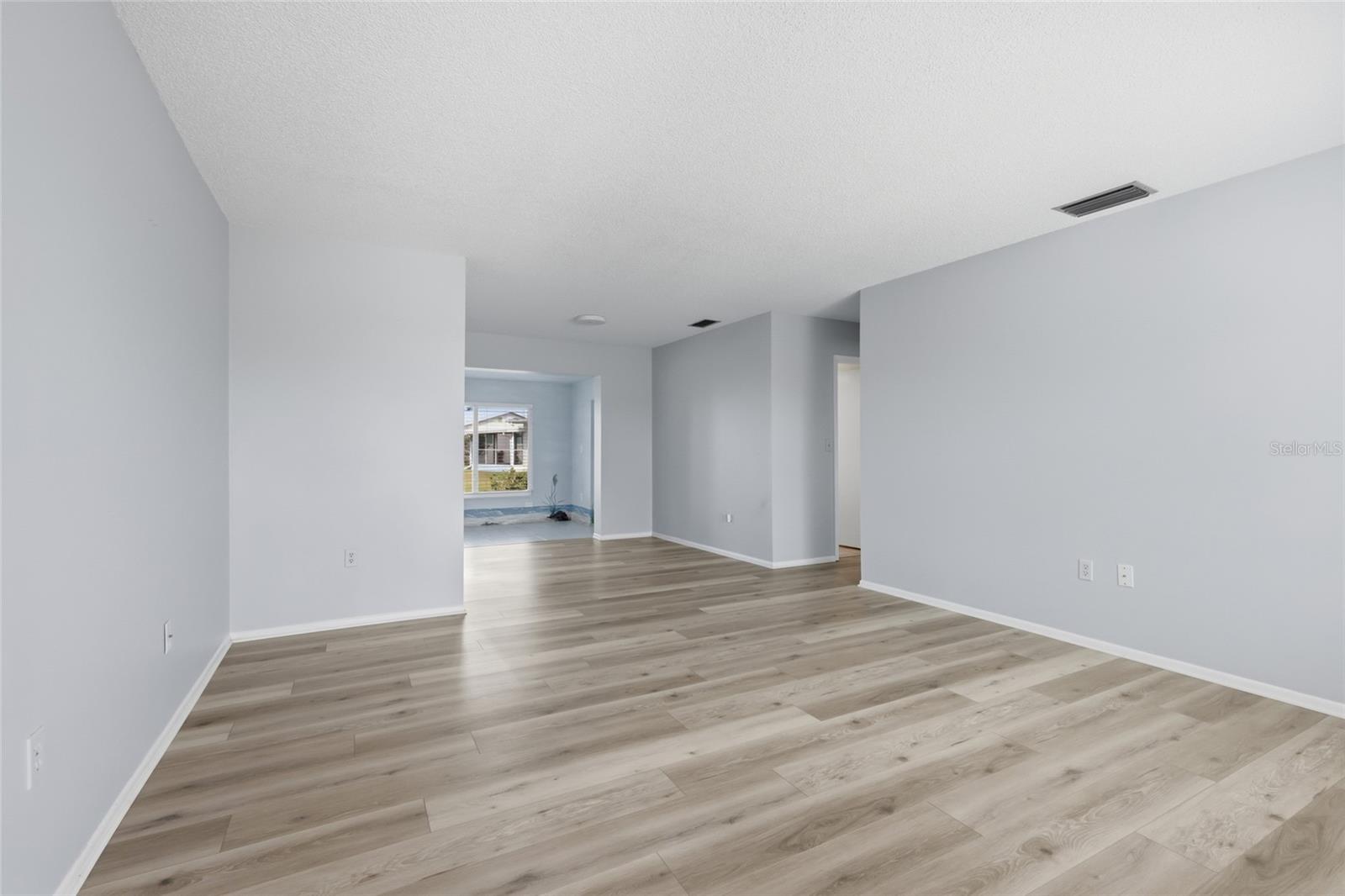 Image 4 of 34 For 3905 Joyce Drive