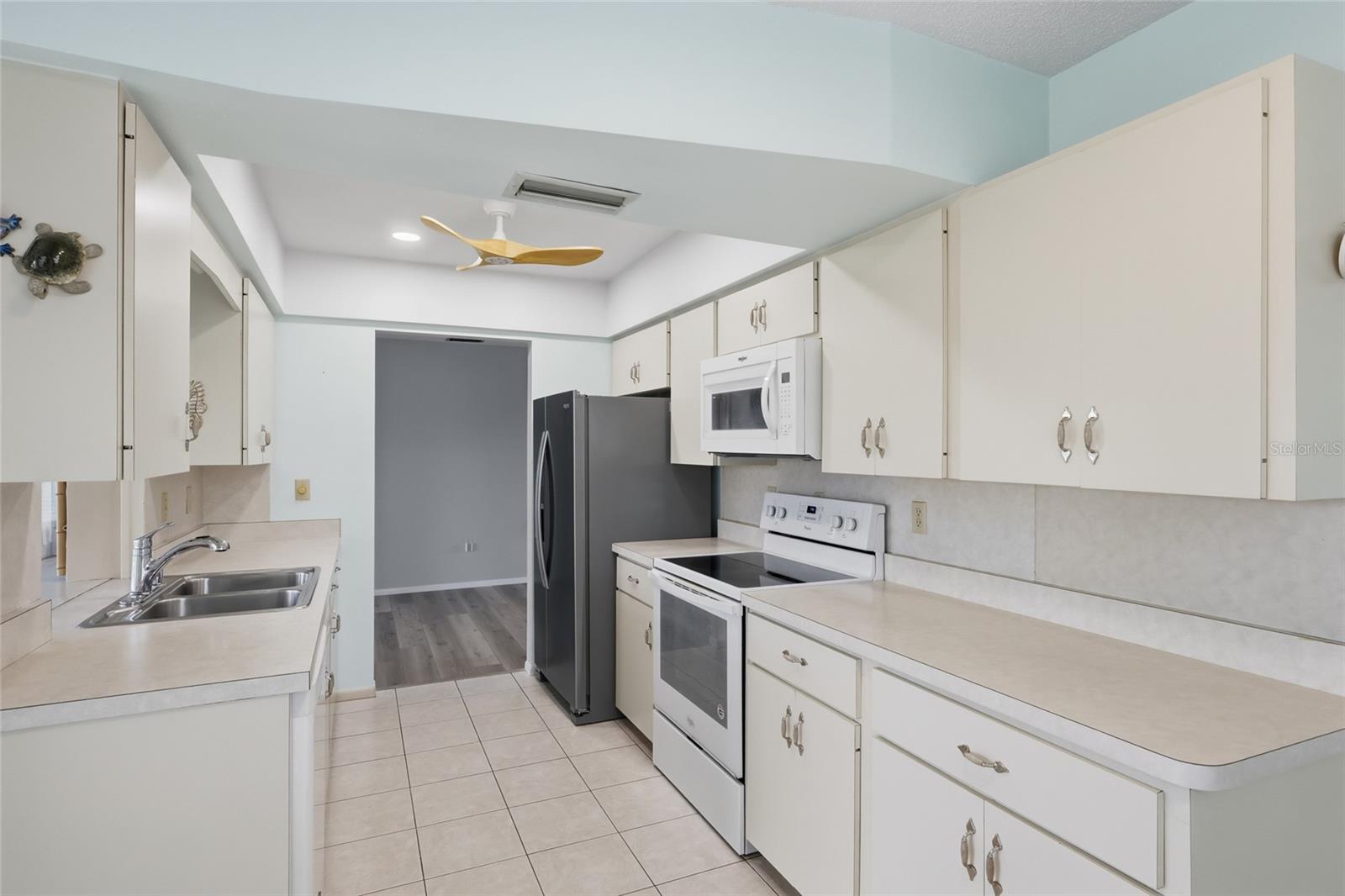 Image 9 of 34 For 3905 Joyce Drive