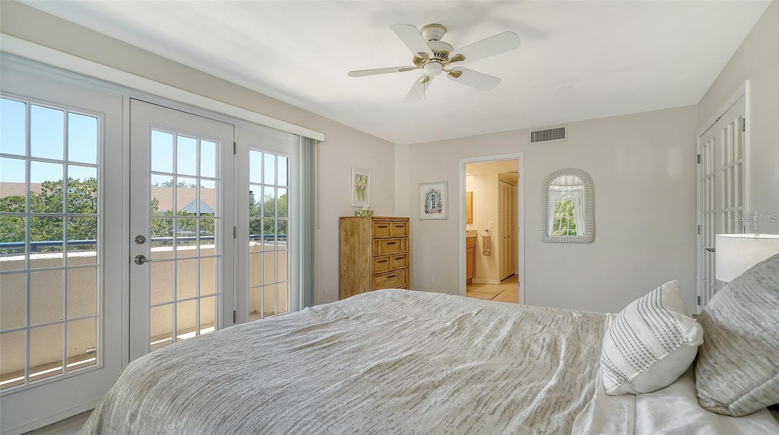 Image 18 of 92 For 835 Osprey Avenue 201