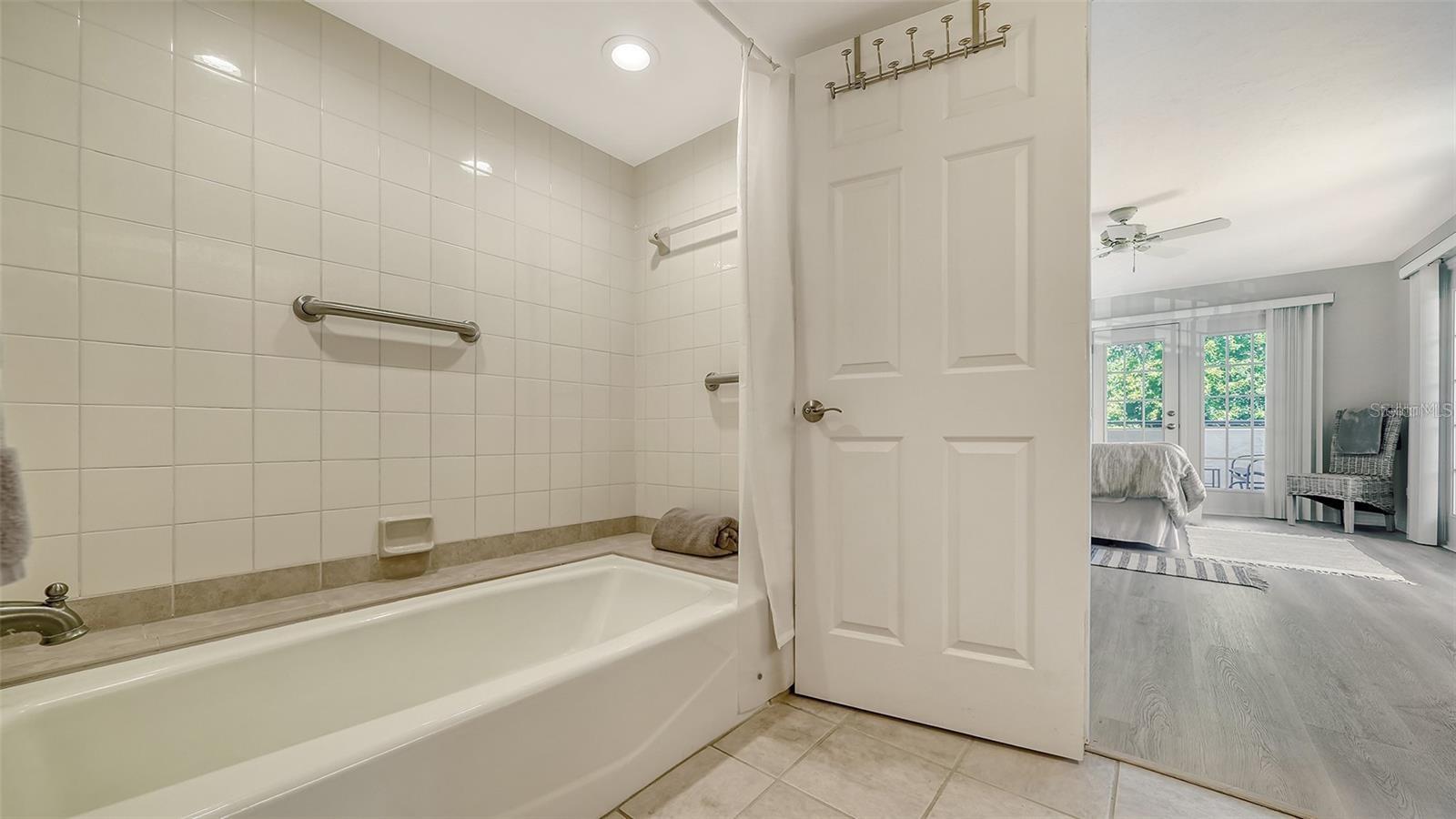 Image 22 of 92 For 835 Osprey Avenue 201