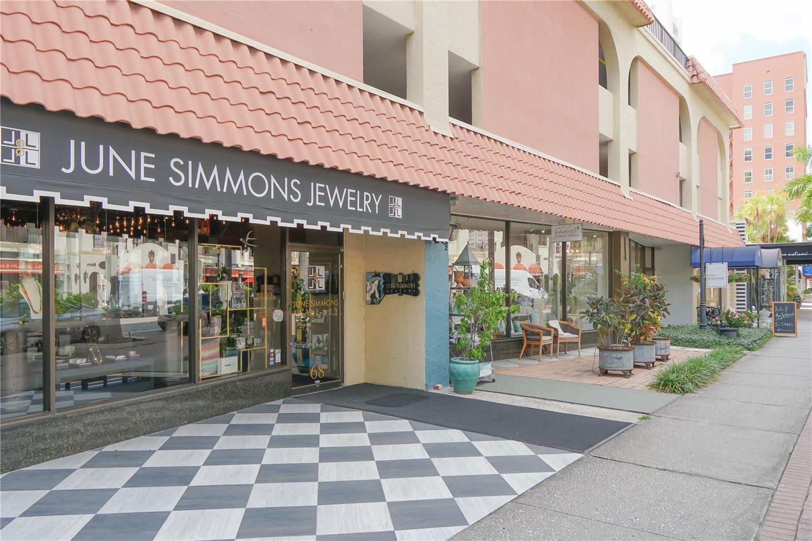 Image 70 of 92 For 835 Osprey Avenue 201