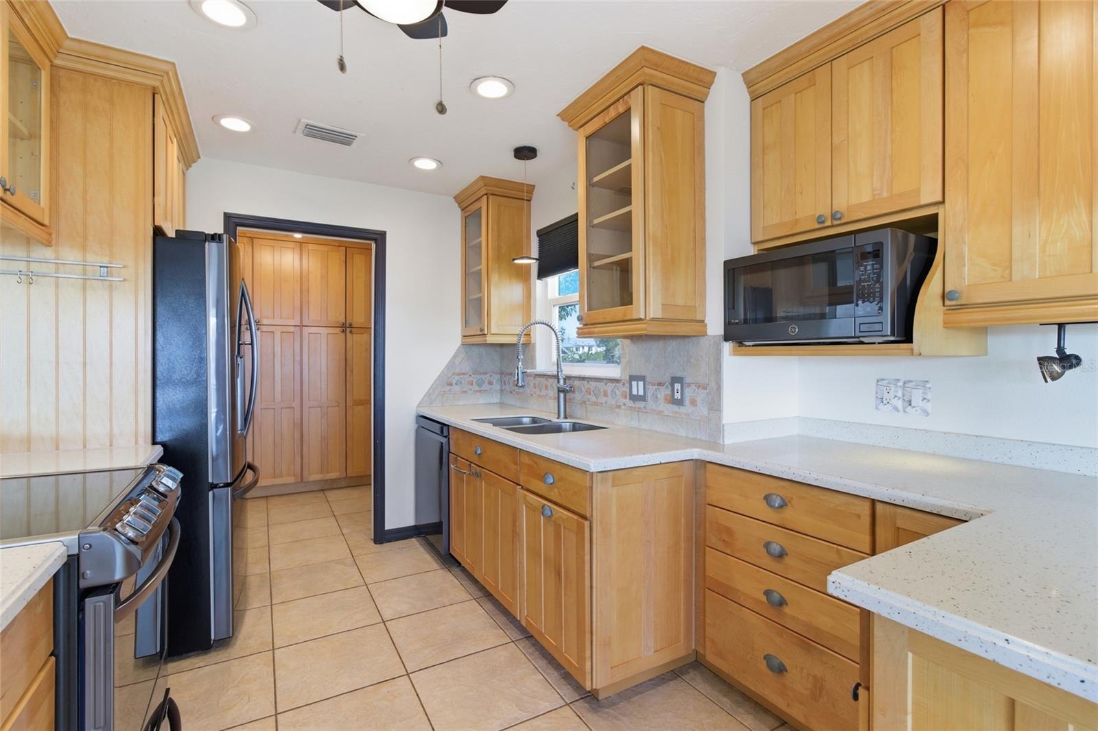 Image 26 of 67 For 2502 Avenue B