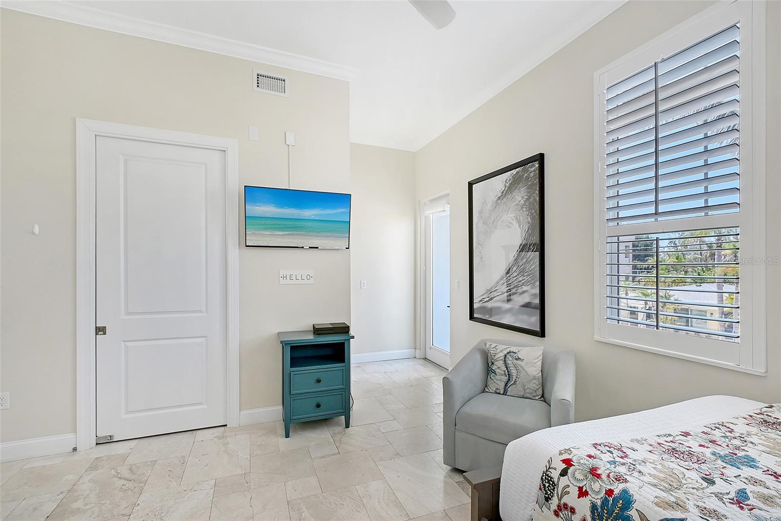 Image 28 of 43 For 1021 Crescent Street 1