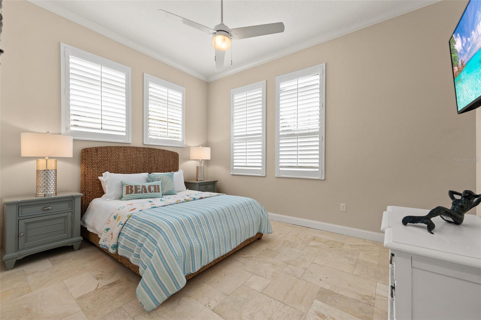 Image 31 of 43 For 1021 Crescent Street 1